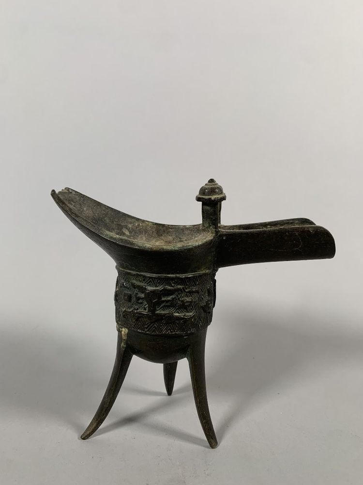 Coupe bronze tripode "Jue" Chine époque Ming (1368 - 1644)