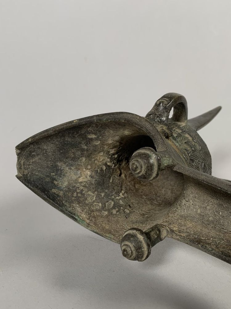 Coupe bronze tripode "Jue" Chine époque Ming (1368 - 1644)