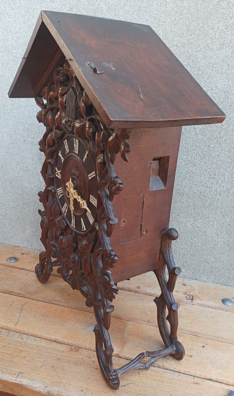 Pendule Coucou Forêt Noire en bois sculpté