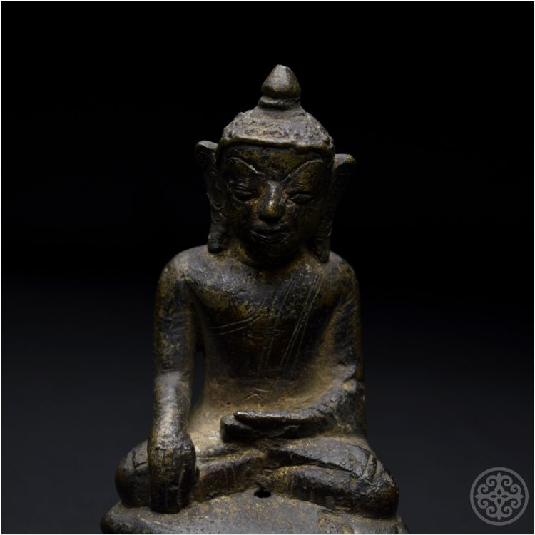 Birmania, XIX secolo, Rappresentazione in bronzo del Buddha Shakyamuni con patina marrone