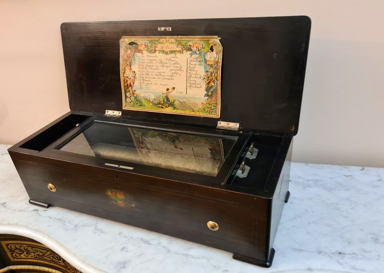 Napoleon III era music box - working -