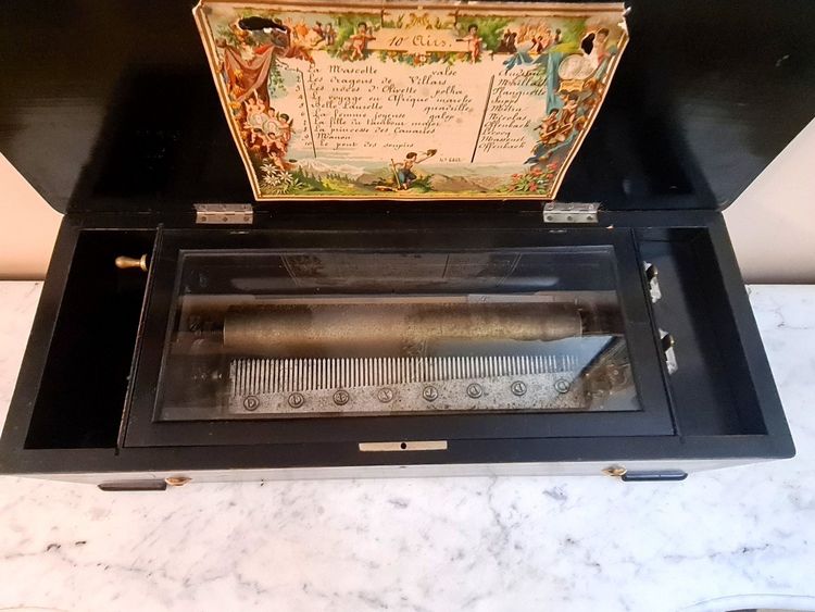 Napoleon III era music box - working -