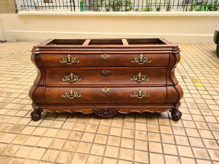 Impressive two-part Dutch mahogany buffet, 18th century