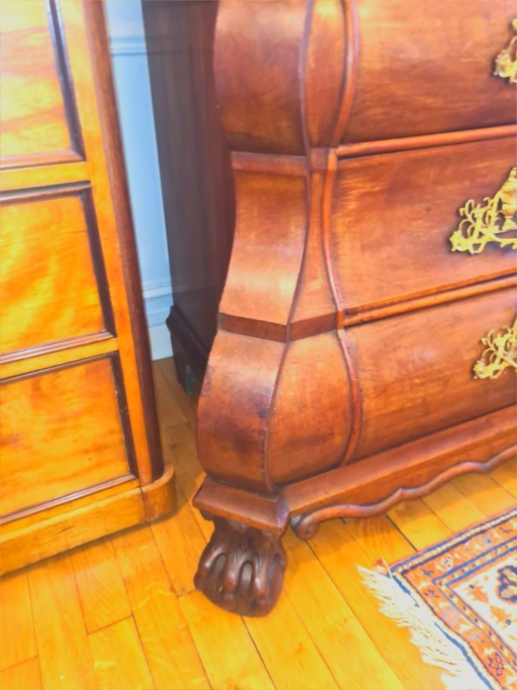 Impressive two-part Dutch mahogany buffet, 18th century