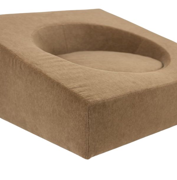 Zwei kubische Sessel mit beigefarbenem Mohairbezug. Moderner Stil. LS66542202