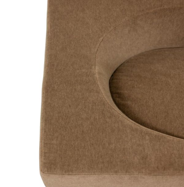 Zwei kubische Sessel mit beigefarbenem Mohairbezug. Moderner Stil. LS66542202