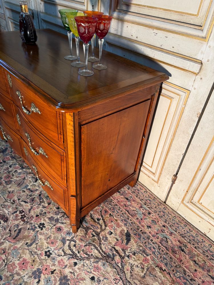Commode mazarine en noyer début 18 eme 