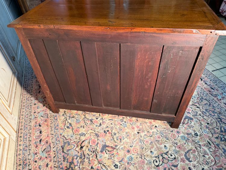 Commode mazarine en noyer début 18 eme 