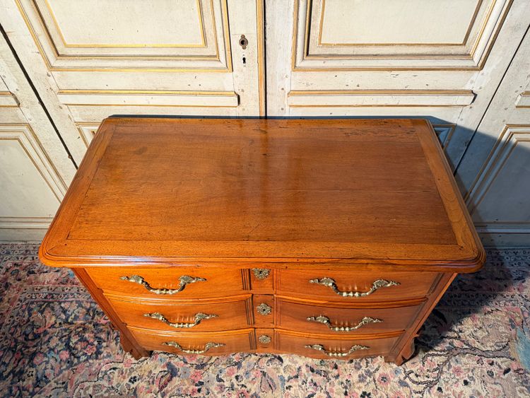 Commode mazarine en noyer début 18 eme 