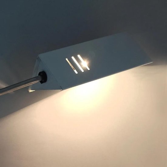 1970 Superbe conception originale de lampe de table blanche vintage par Veneta Lumi. Fabriqué en Italie
