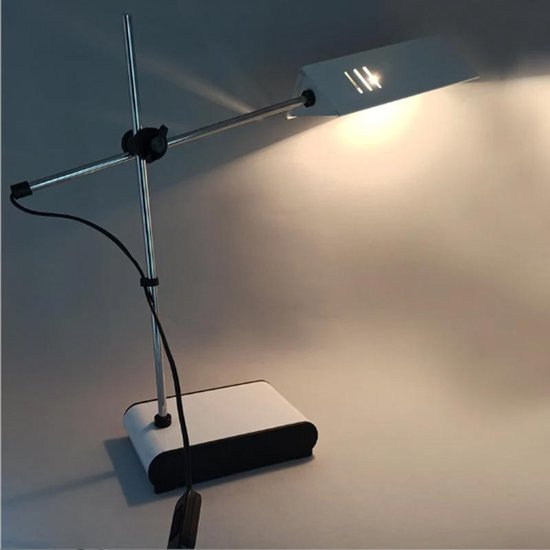1970 Superbe conception originale de lampe de table blanche vintage par Veneta Lumi. Fabriqué en Italie