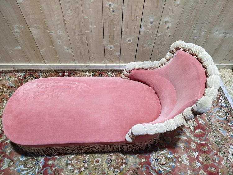 Napoleon III period pink velvet chaise longue