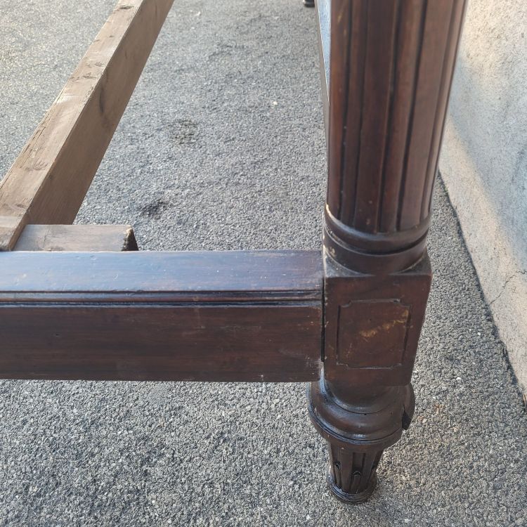 Grande letto in noce, inizio XIX secolo