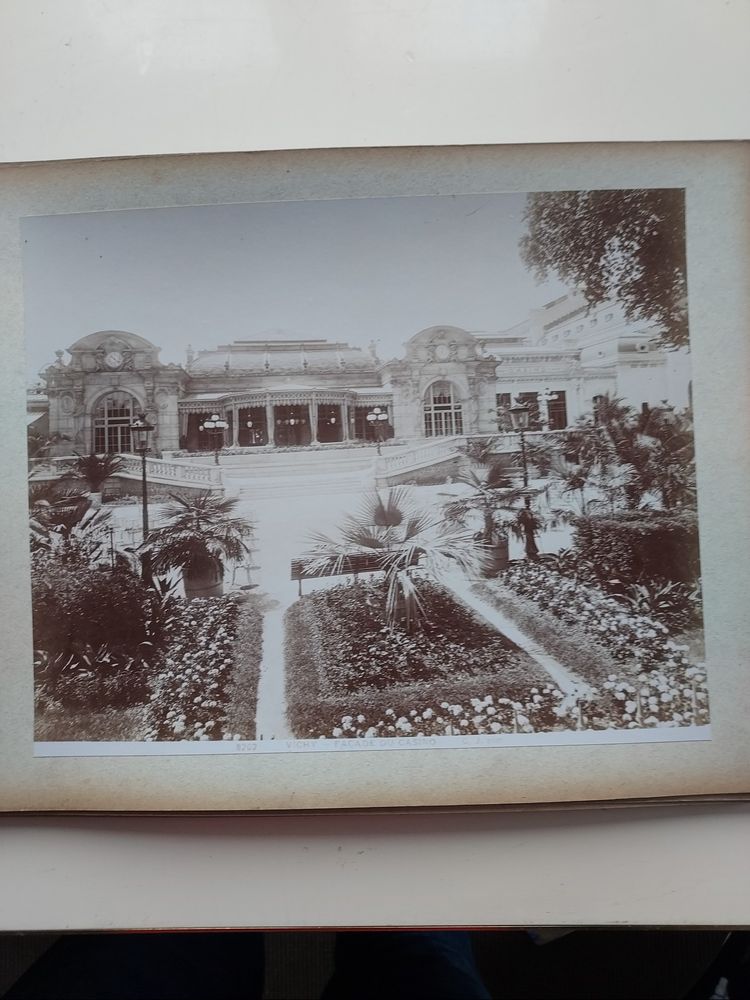 Vichy, a spa town in 1900