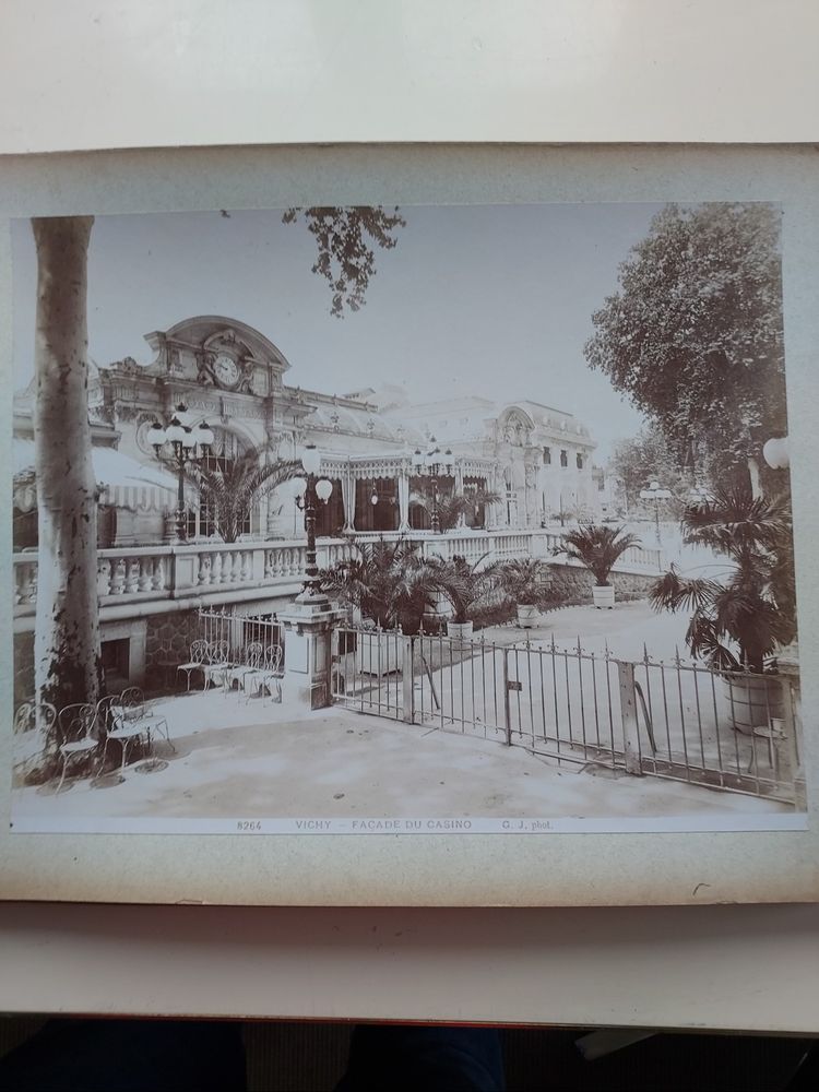 Vichy, a spa town in 1900