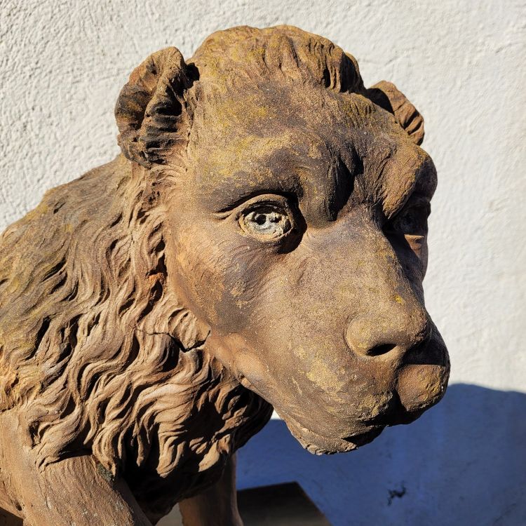 Lion en terre cuite , XVIIIème siècle