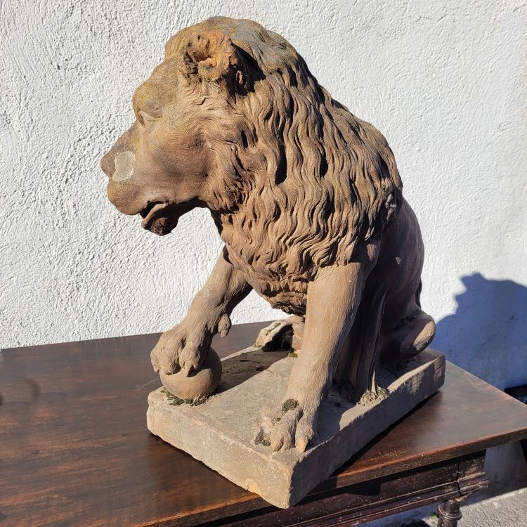 Lion en terre cuite , XVIIIème siècle
