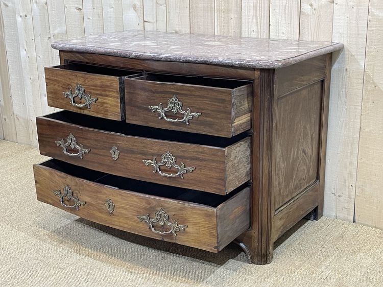 Commode d'époque Régence en amarante et dessus marbre