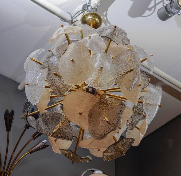 Kronleuchter Sphere aus Messing mit Blättern aus Muranoglas