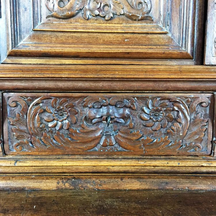 Sehr reich geschnitztes Buffet mit zwei Korpussen - Renaissance- ca. 1580 Frankreich