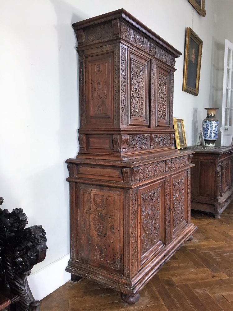 Sehr reich geschnitztes Buffet mit zwei Korpussen - Renaissance- ca. 1580 Frankreich