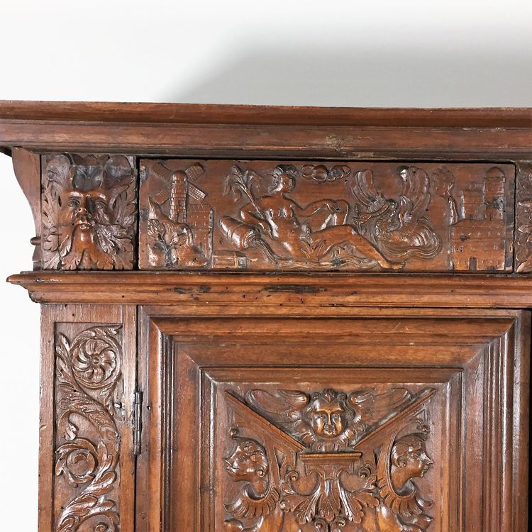 Sehr reich geschnitztes Buffet mit zwei Korpussen - Renaissance- ca. 1580 Frankreich
