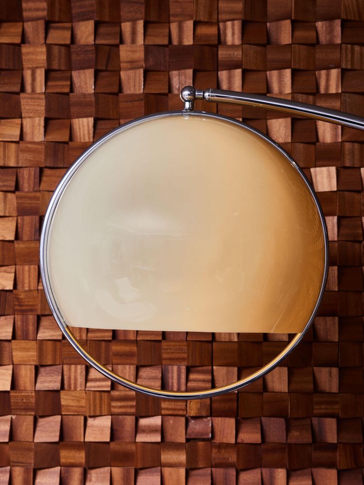 Große Arc Stehleuchte mit Acryldiffusor