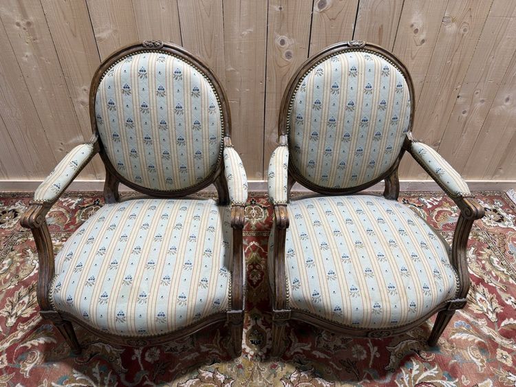 Paar umwandelbare Louis XVI-Medaillonsessel, gestempelt OTHON