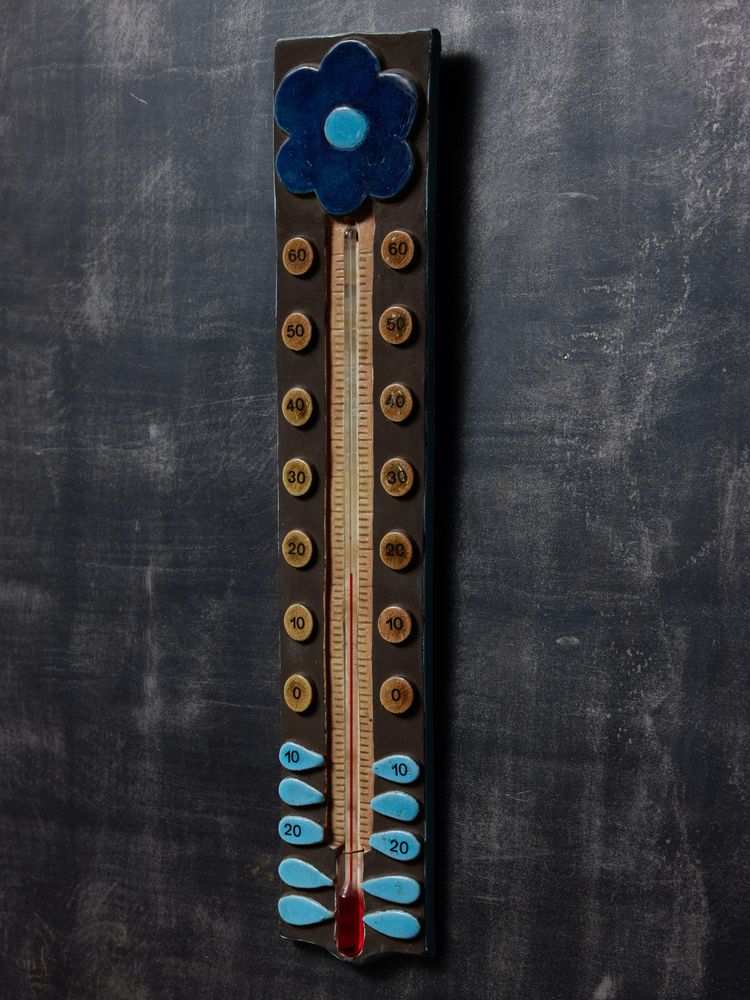 Thermomètre en céramique de Mithé Espelte avec motif de fleur