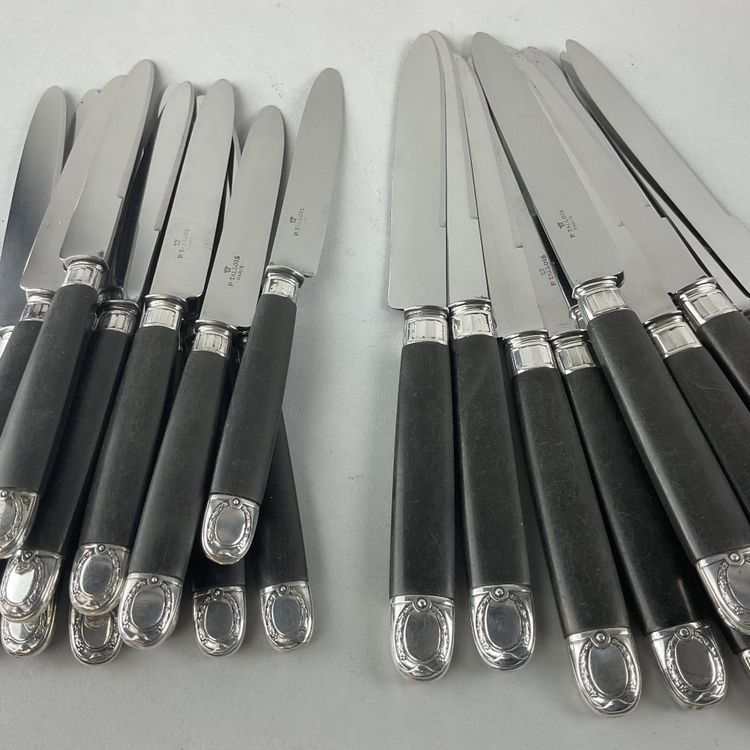 Set aus zwölf Tafelmessern und zwölf Käsemessern