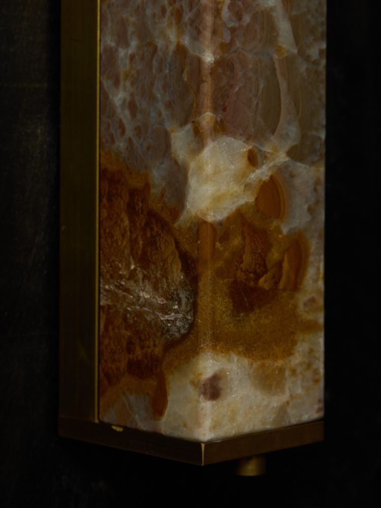 Paire d'appliques murales en laiton et onyx
