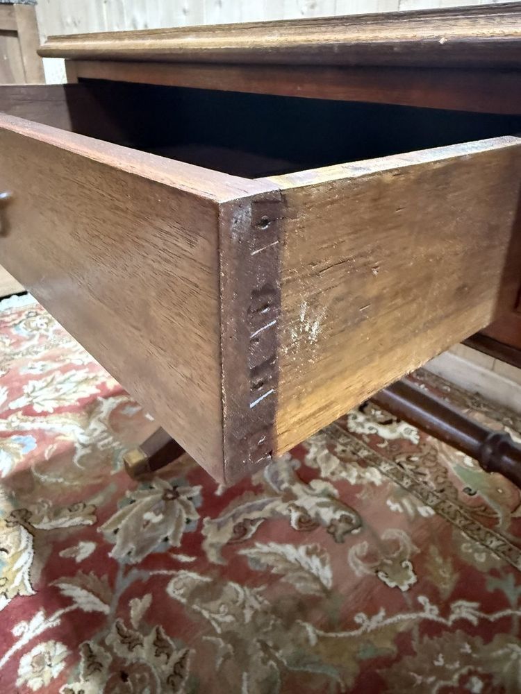 Bureau plat d de style Anglais en acajou