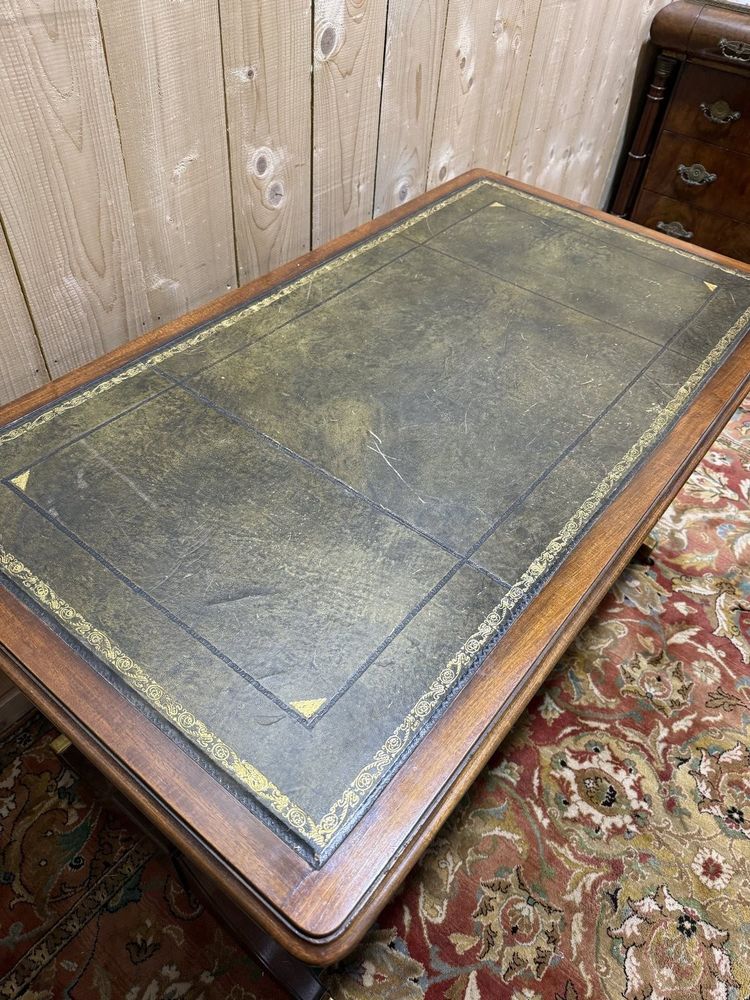 Bureau plat d de style Anglais en acajou