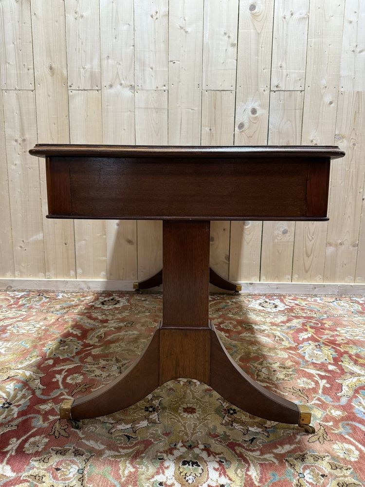 Bureau plat d de style Anglais en acajou
