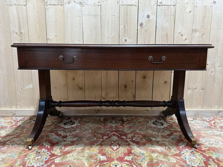 Bureau plat d de style Anglais en acajou