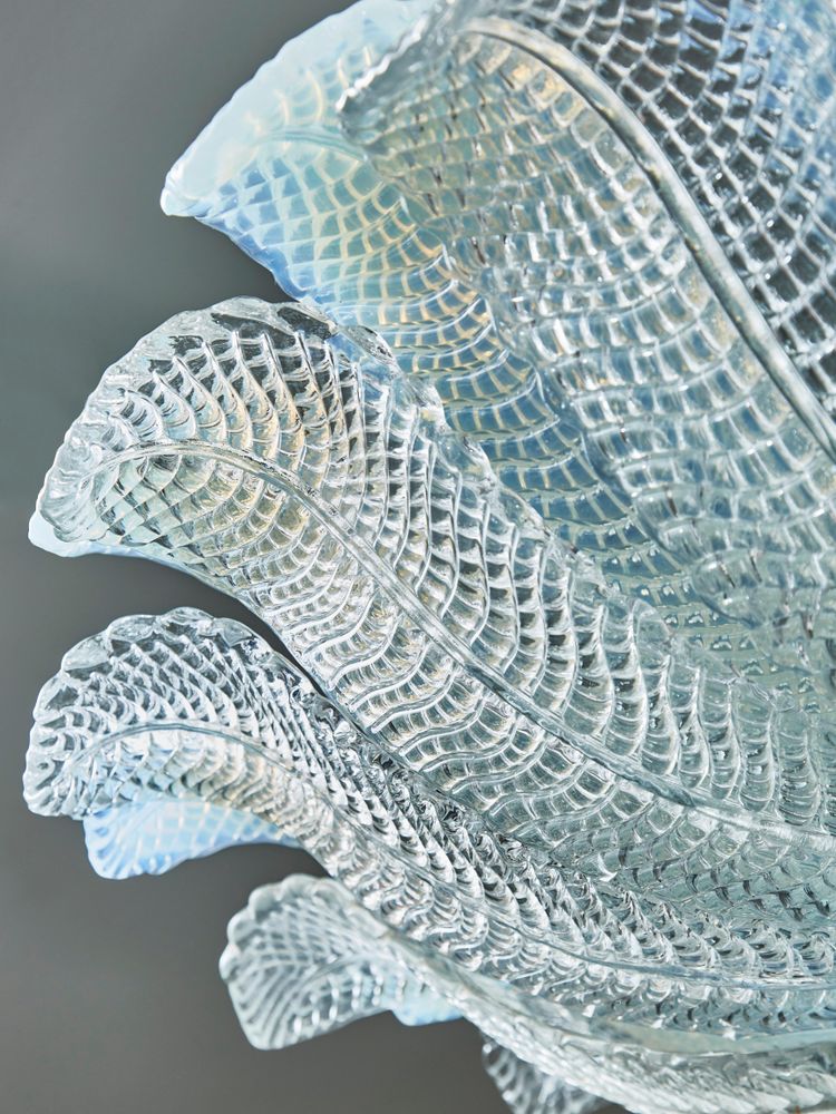 Flush frame with iridescent Murano glass leaves