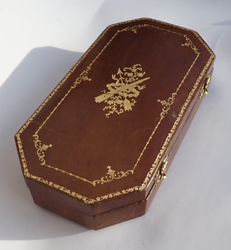 Coffret nécessaire De Couture Ancien fin XIXe début XXe En Argent Massif ciseaux dé à coudre