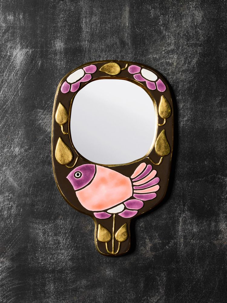 Sparrow mirror held in the hand by Mithé Espelt