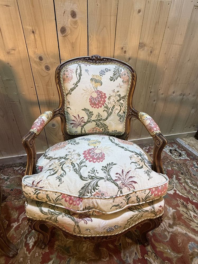 Paire de fauteuil de style Louis XV tissu fleurs