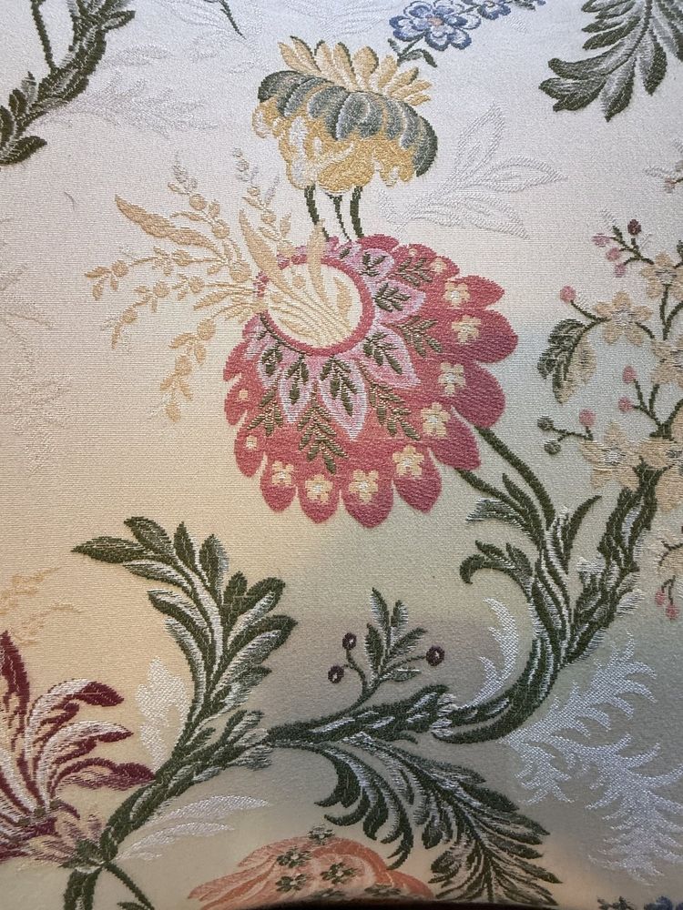 Paire de fauteuil de style Louis XV tissu fleurs