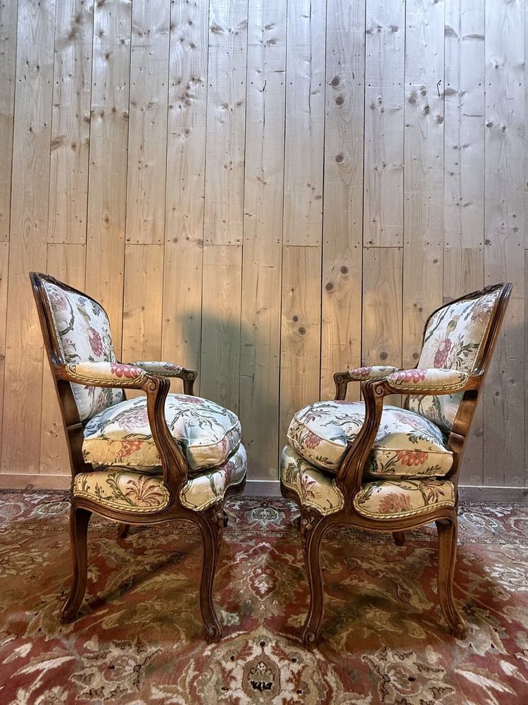 Paire de fauteuil de style Louis XV tissu fleurs