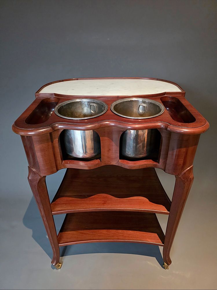 Transitional refreshment table. Canabas.