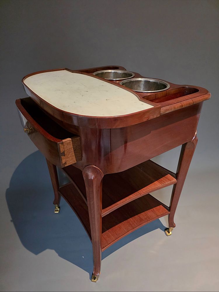 Transitional refreshment table. Canabas.