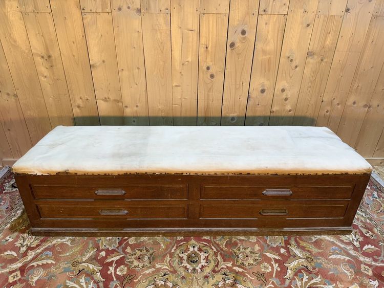 Banc en chêne de magasin en commode / coffre