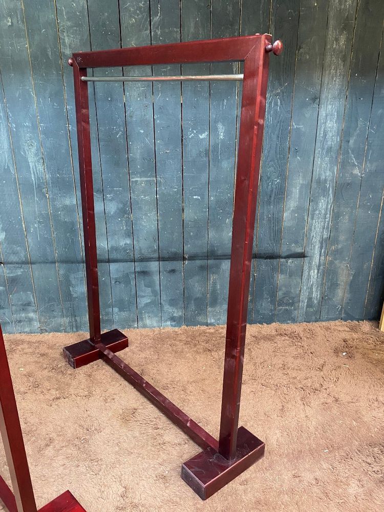 Due appendiabiti in legno tinto e ottone 1970/1980 ca.