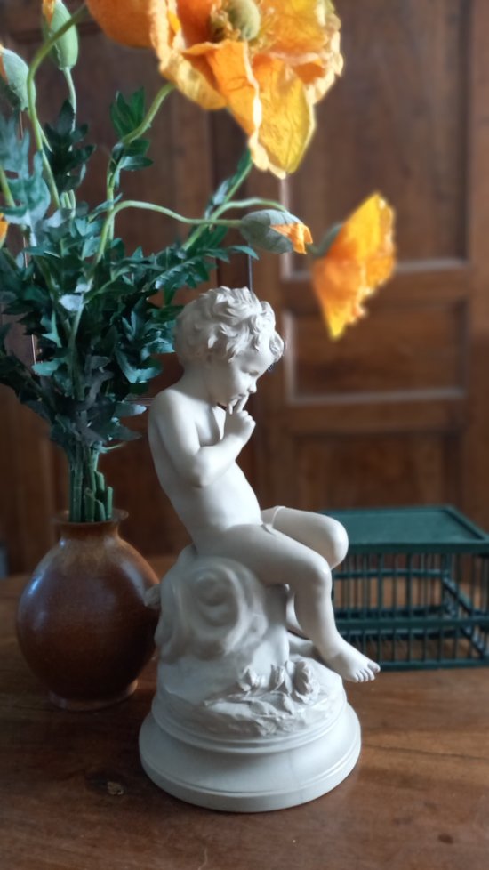 Scultura chiamata "Amore minaccioso" in biscotto di porcellana del XIX secolo