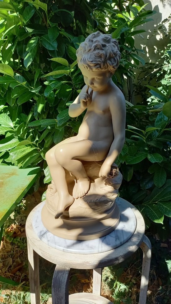 Scultura chiamata "Amore minaccioso" in biscotto di porcellana del XIX secolo