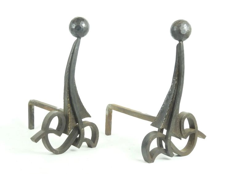 Elegante coppia di candelabri in ferro martellato Art Déco 1930/1950 circa
