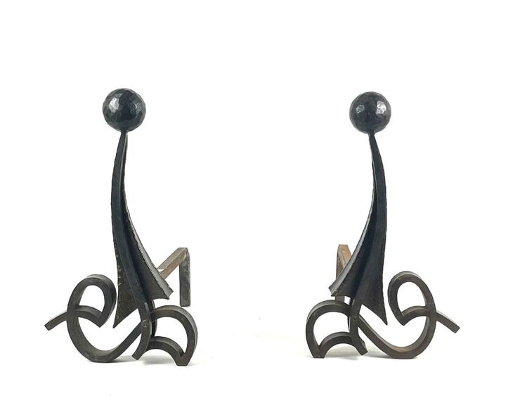Elegante coppia di candelabri in ferro martellato Art Déco 1930/1950 circa