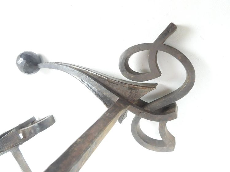 Elegante coppia di candelabri in ferro martellato Art Déco 1930/1950 circa